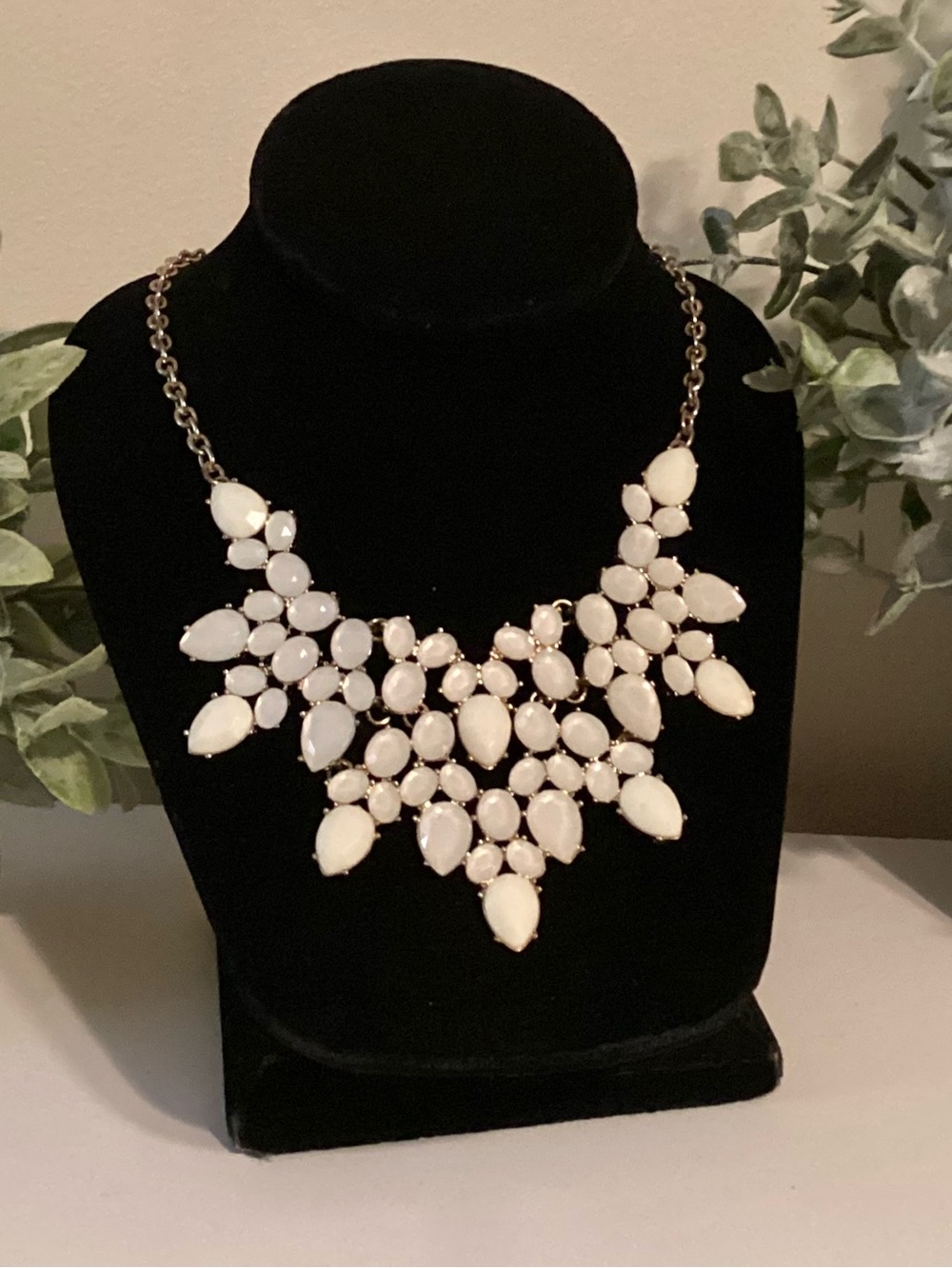 Statement Necklace Cream Off-White Rhinestone Style Bib Design